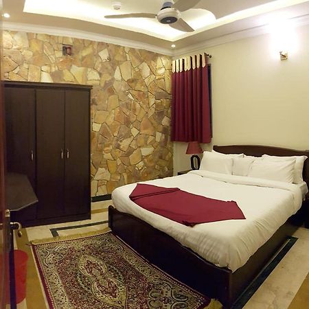 Triple One Hotel Abbottabad ภายนอก รูปภาพ
