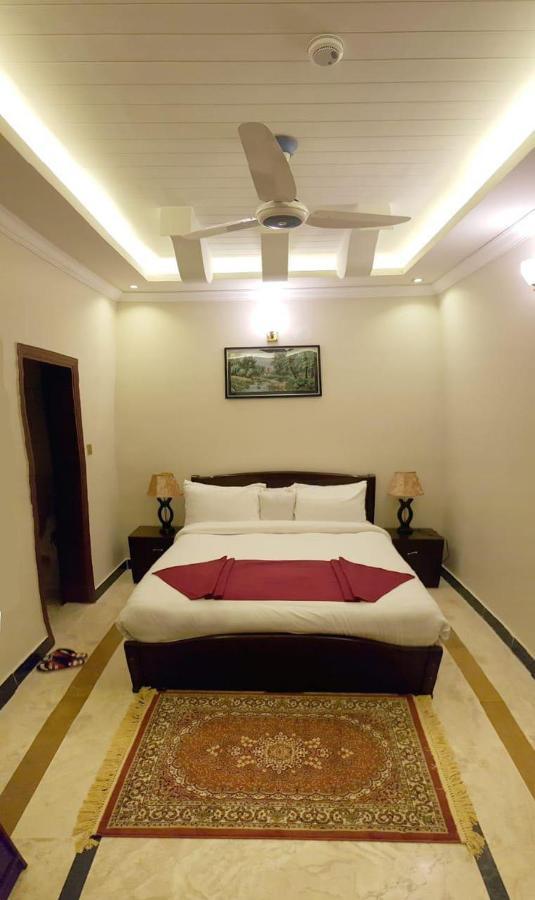 Triple One Hotel Abbottabad ภายนอก รูปภาพ