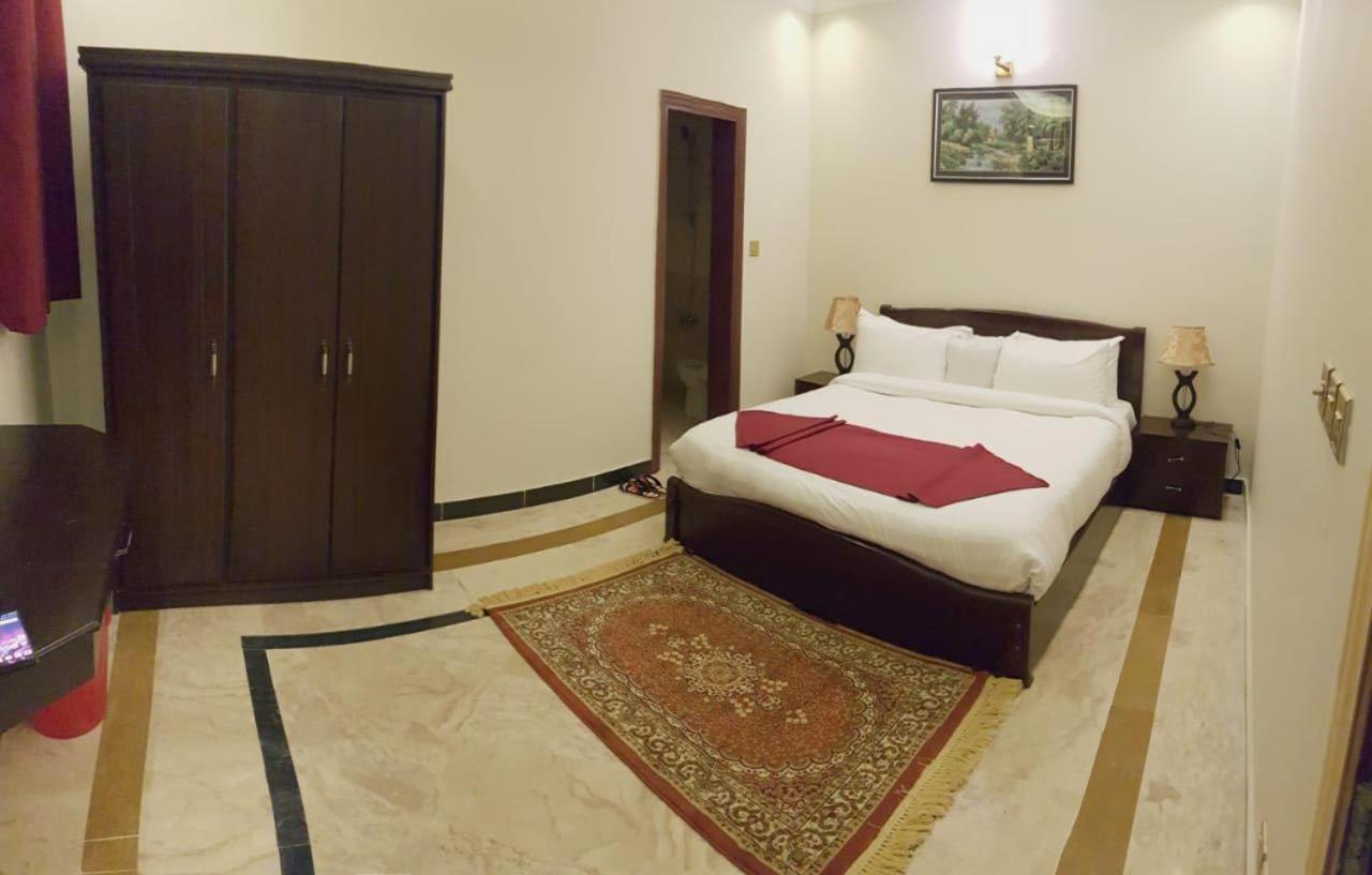 Triple One Hotel Abbottabad ภายนอก รูปภาพ